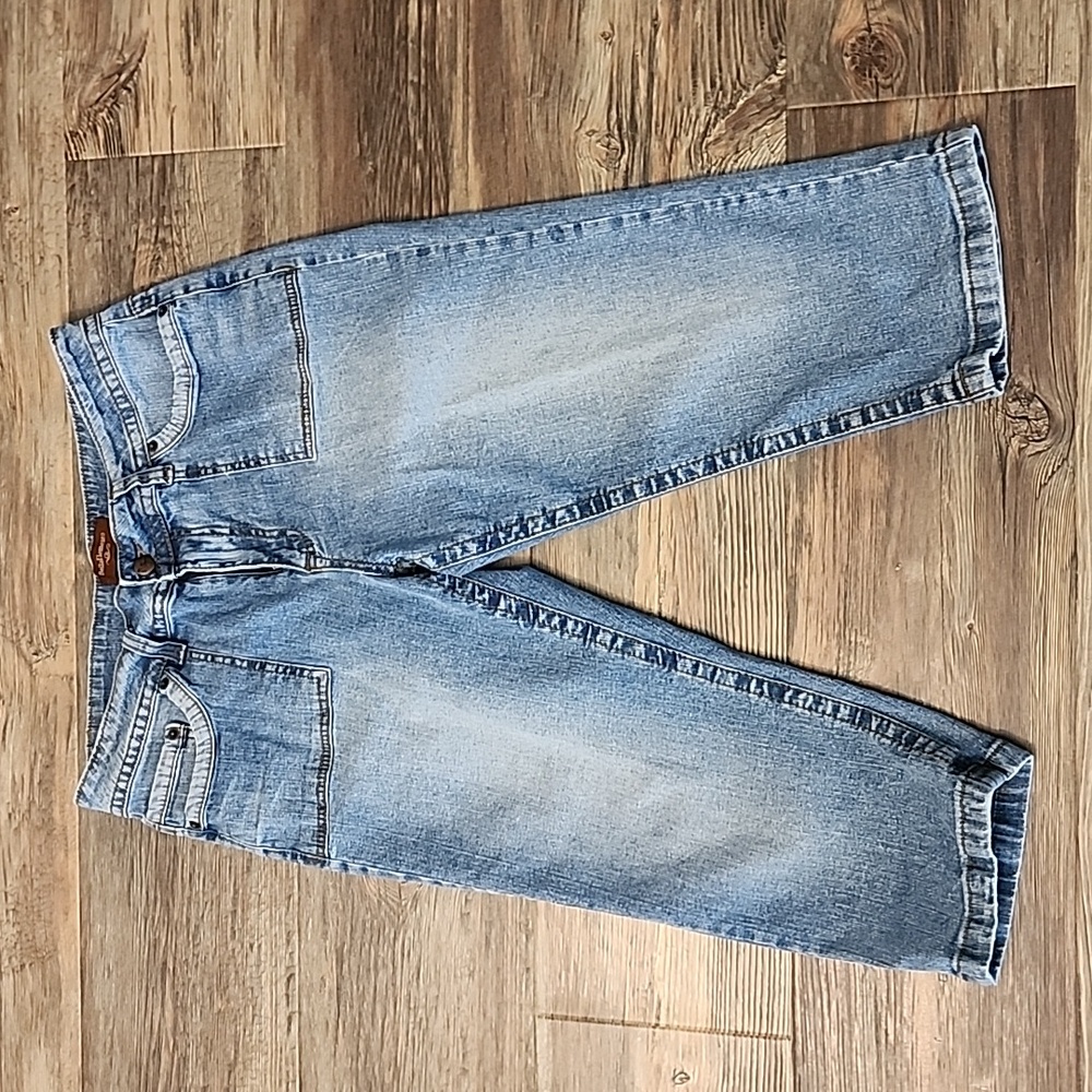 BellaElemento Cropped distressed Jeans, Size 10